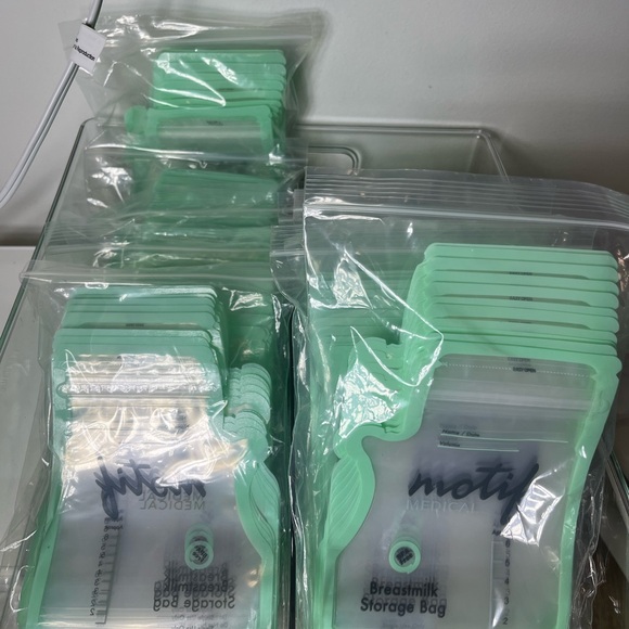 Motif Medical Breastmilk Storage Bags 325 Count Bulk BPA Free new - Picture 2 of 3